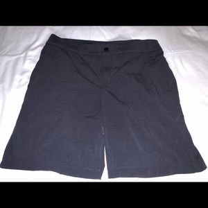 Athleta Short Trekkie 9”